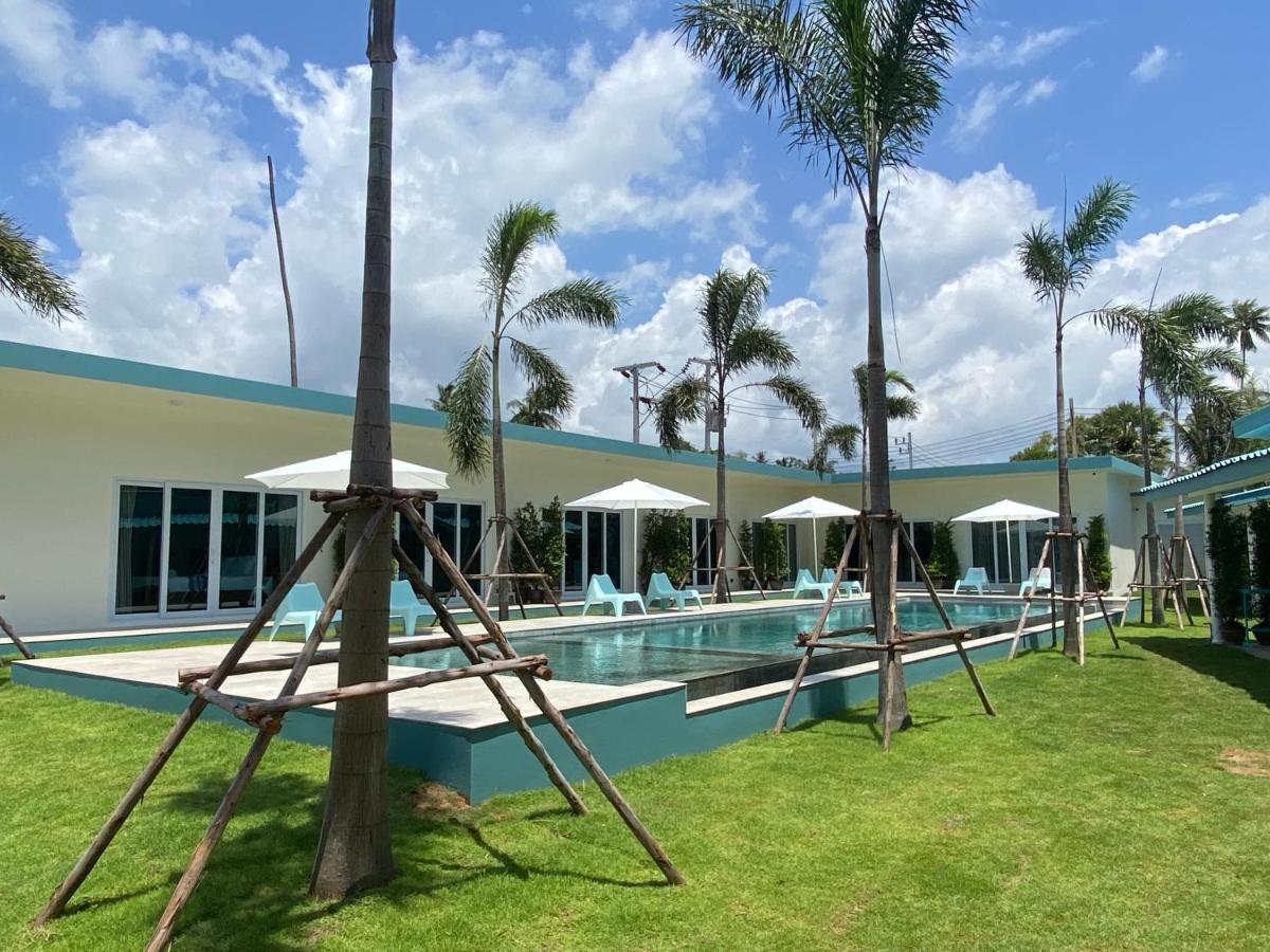 Le Petit Saint Tropez Hotel Khanom Luaran gambar