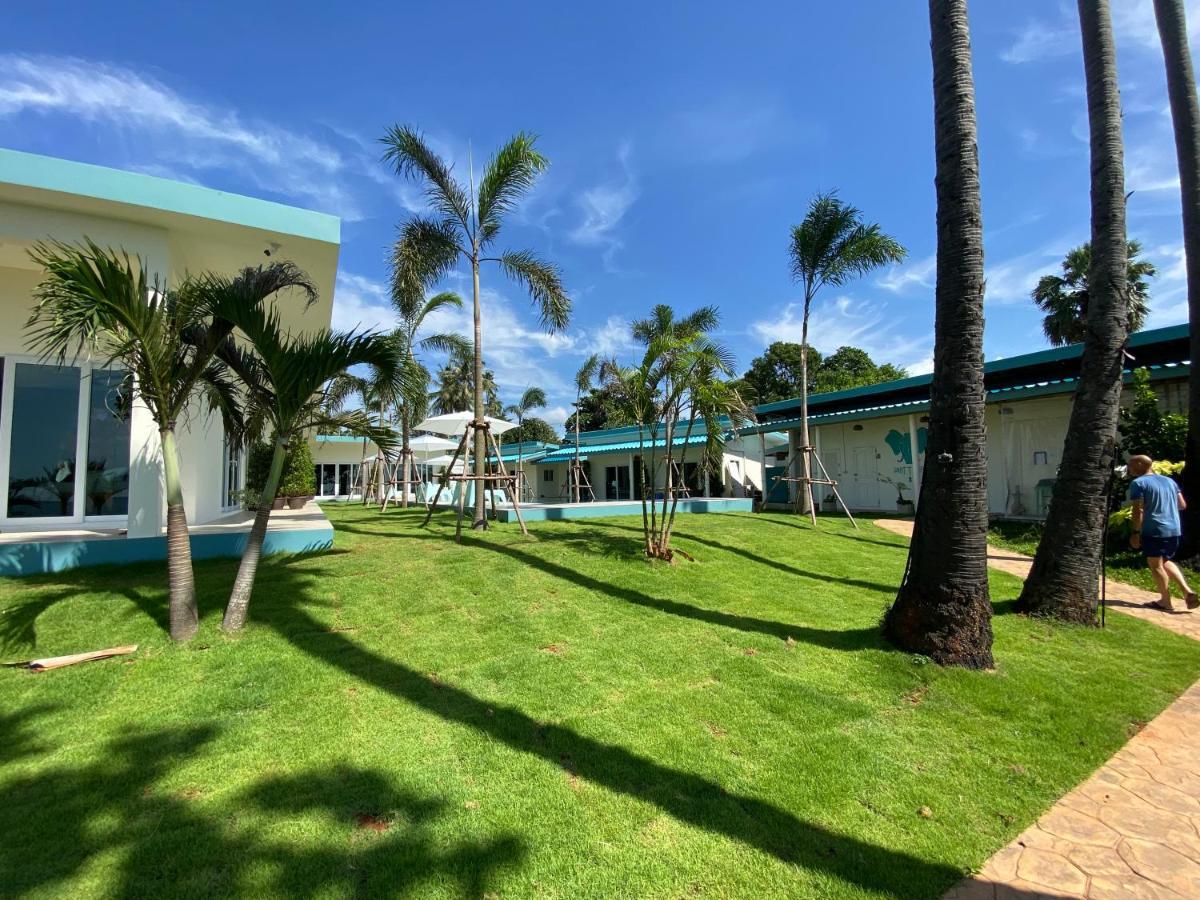 Le Petit Saint Tropez Hotel Khanom Luaran gambar