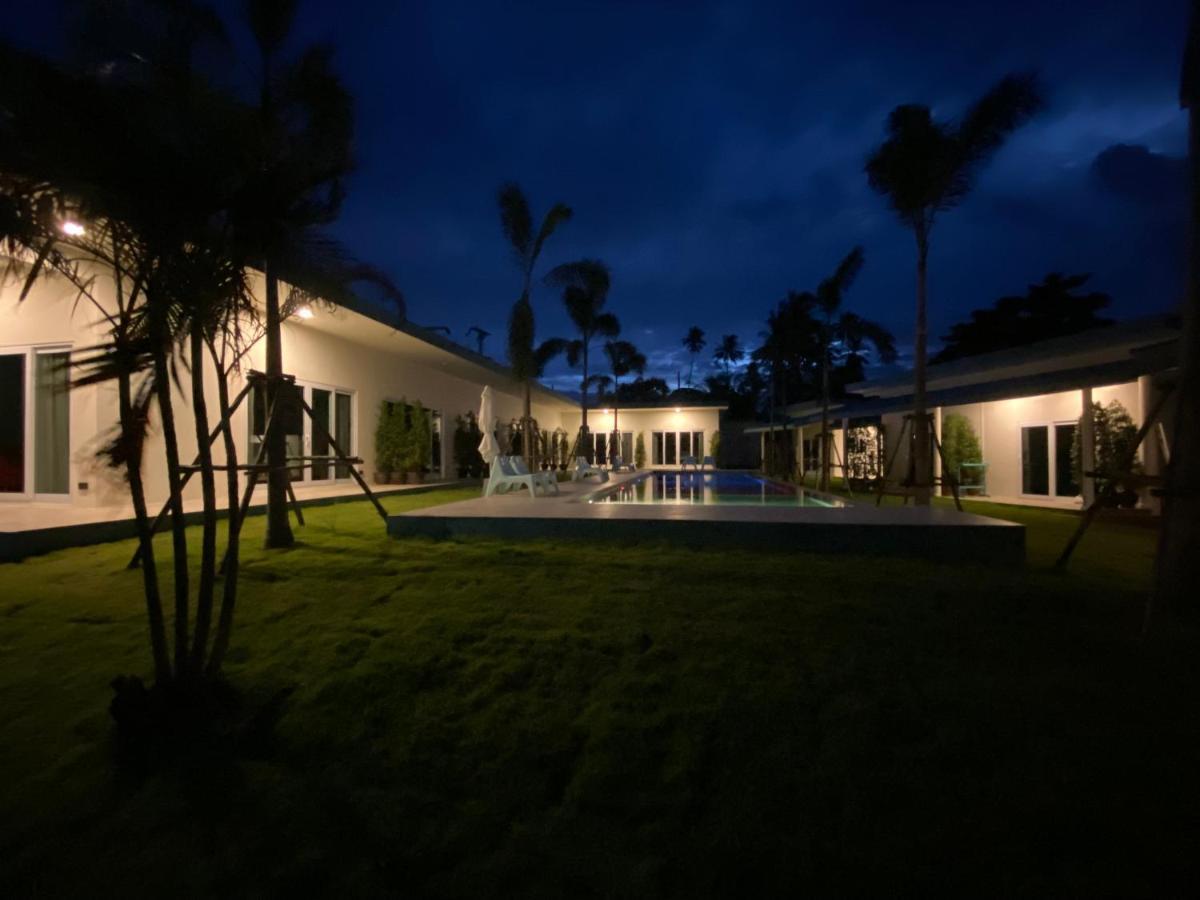 Le Petit Saint Tropez Hotel Khanom Luaran gambar