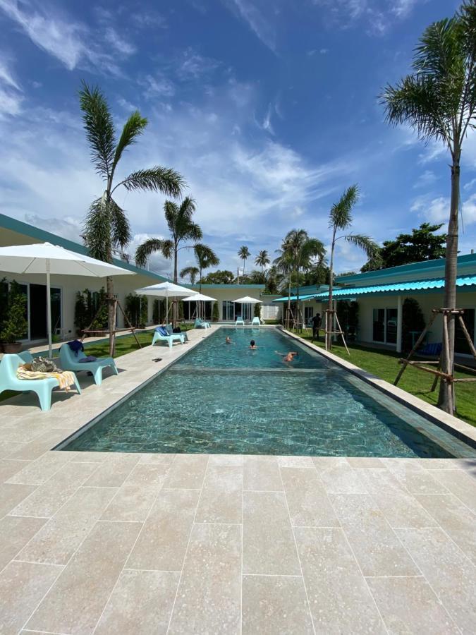 Le Petit Saint Tropez Hotel Khanom Luaran gambar