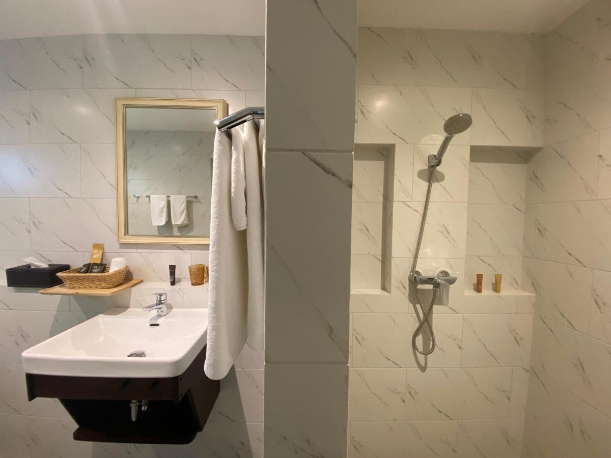 Le Petit Saint Tropez Hotel Khanom Luaran gambar