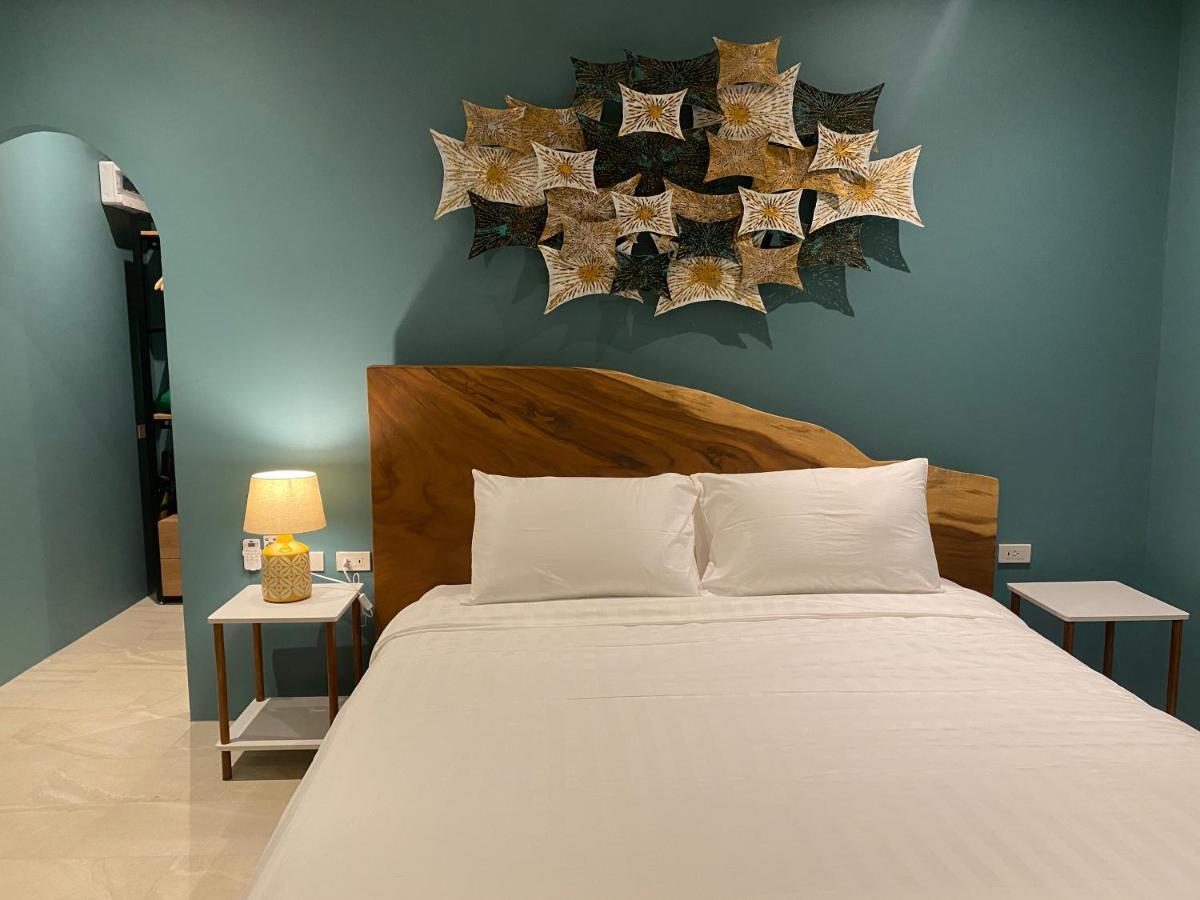 Le Petit Saint Tropez Hotel Khanom Luaran gambar
