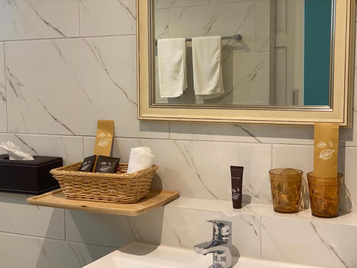 Le Petit Saint Tropez Hotel Khanom Luaran gambar
