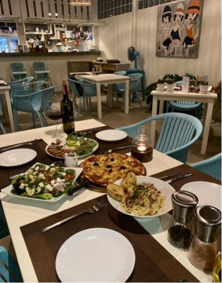 Le Petit Saint Tropez Hotel Khanom Luaran gambar
