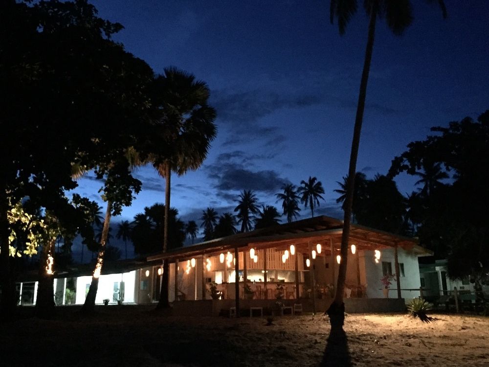 Le Petit Saint Tropez Hotel Khanom Luaran gambar