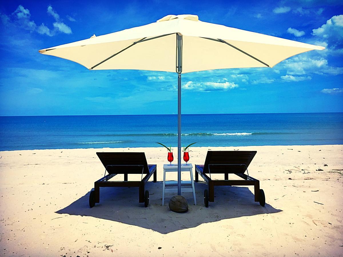 Le Petit Saint Tropez Hotel Khanom Luaran gambar