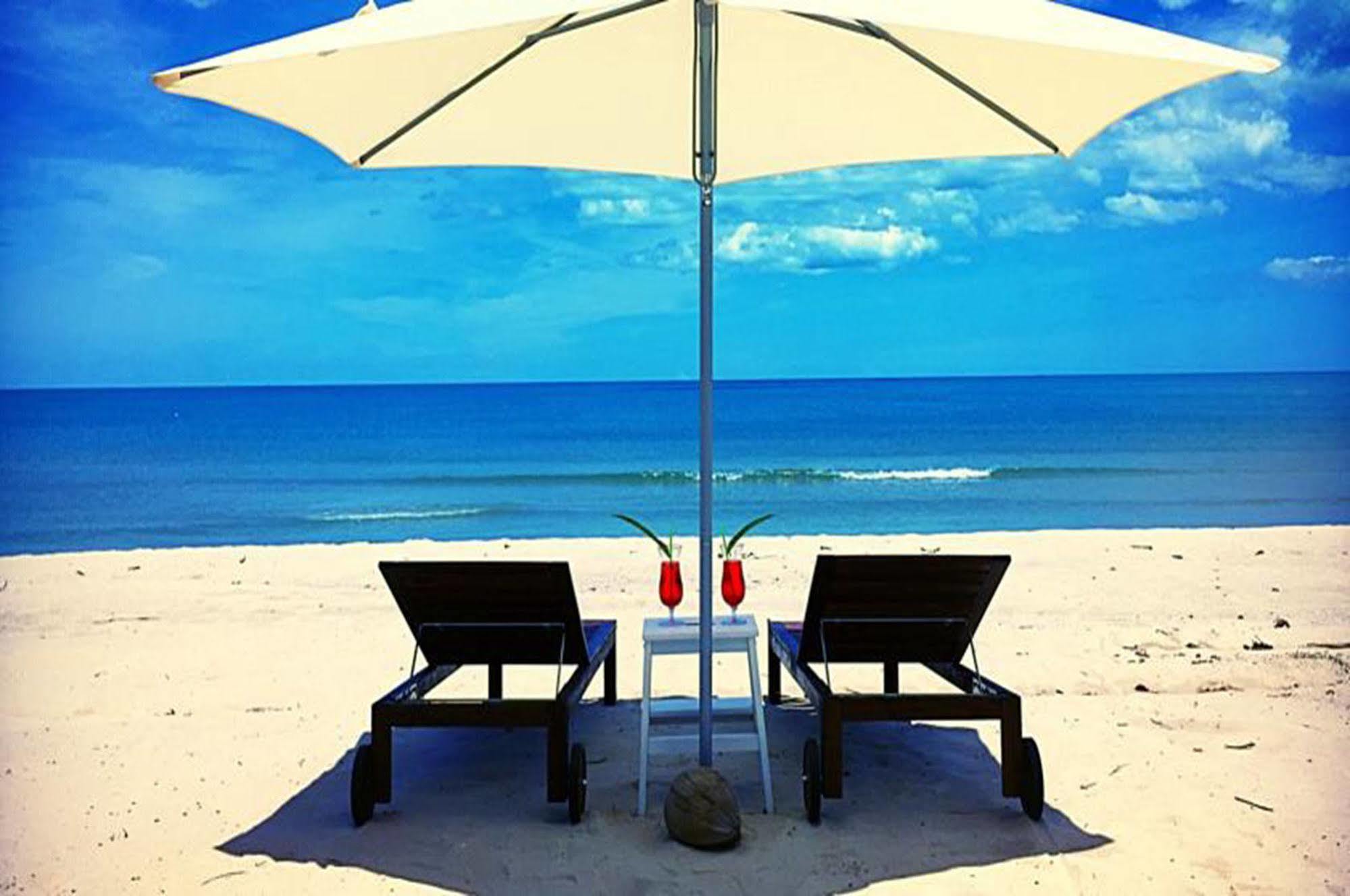 Le Petit Saint Tropez Hotel Khanom Luaran gambar